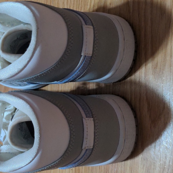 FINAL PRICE Women's Air Jordan 1 Mid Wolf Grey Aluminum - Picture 4 of 6